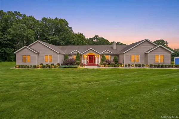 84 Pin Oak Drive, New Windsor, NY 12553
