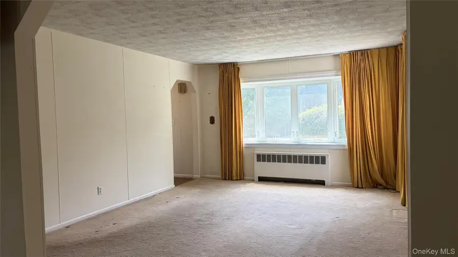 87 Parkway Drive, Westbury, NY 11590 - #2