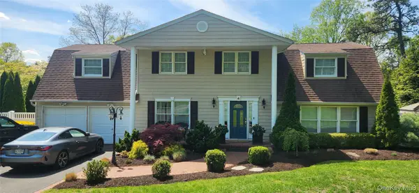 4 Harris Court, Commack, NY 11725