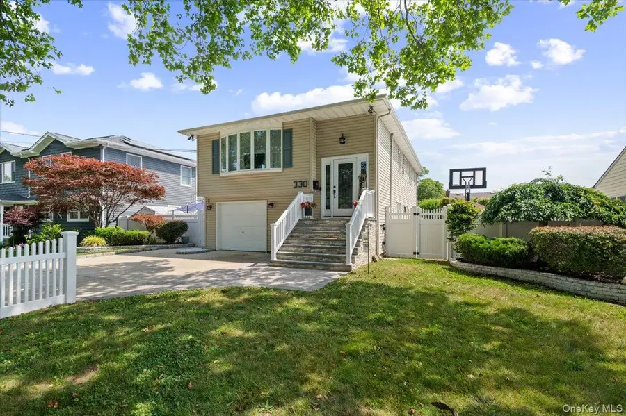 330 Granada Parkway, Lindenhurst, NY 11757 - #2
