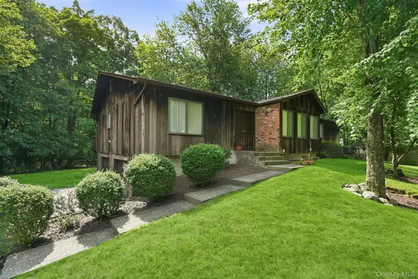 6 Pelham Court, Nanuet, NY 10954