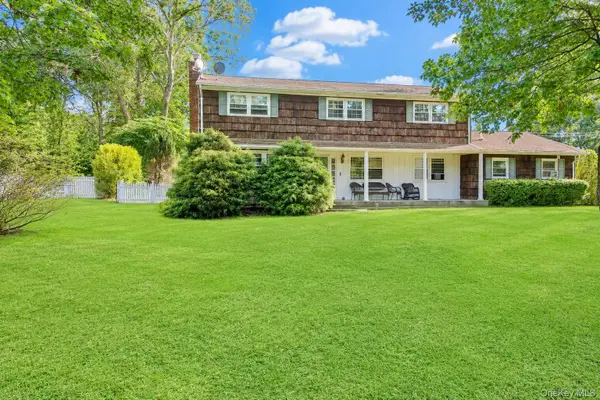 12 Princeton Drive, Dix Hills, NY 11746