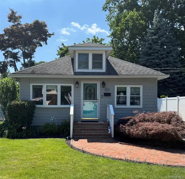 62 Willett Avenue, Sayville, NY 11782