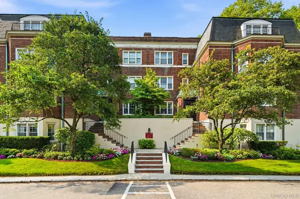 7 Chateaux Circle #7x, Scarsdale, NY 10583