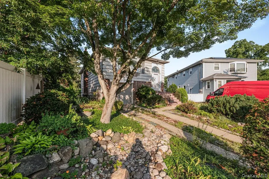 2 Atlas Court, New Hyde Park, NY 11040 - #3