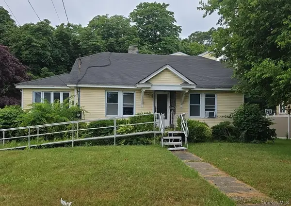 34 N Baldwin Place, Massapequa, NY 11758