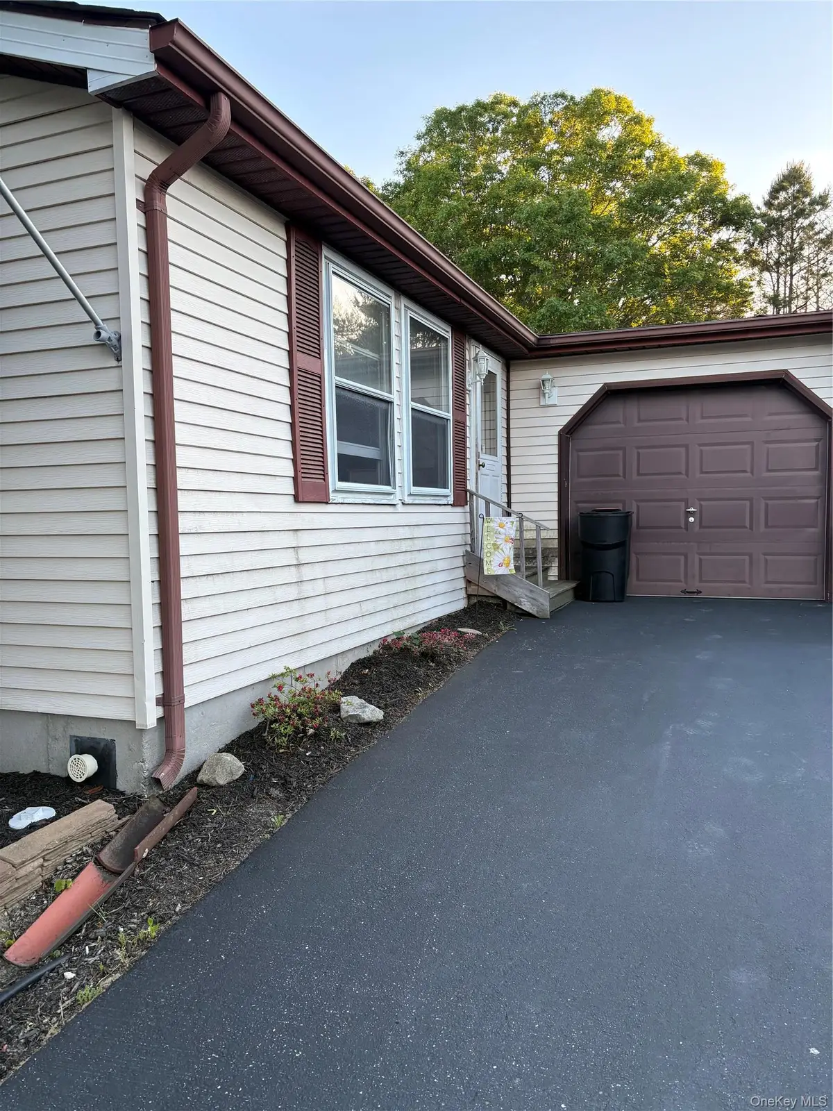 89 Village Circle W, Manorville, NY 11949 - #1
