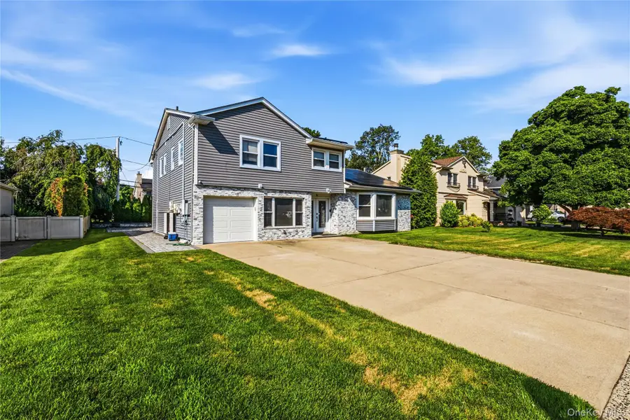 31 Sutton Hill Lane, Manhasset Hills, NY 11040 - #3
