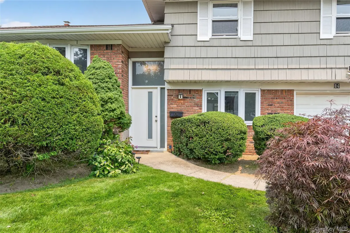 14 Holiday Park Drive, Williston Park, NY 11596 - #1