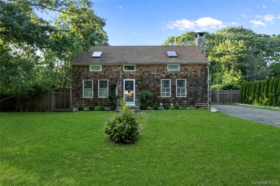 36 Argonne Road W, Hampton Bays, NY 11946 - #2