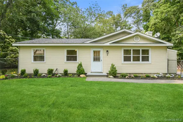 3 Aspen Road, Mastic Beach, NY 11951
