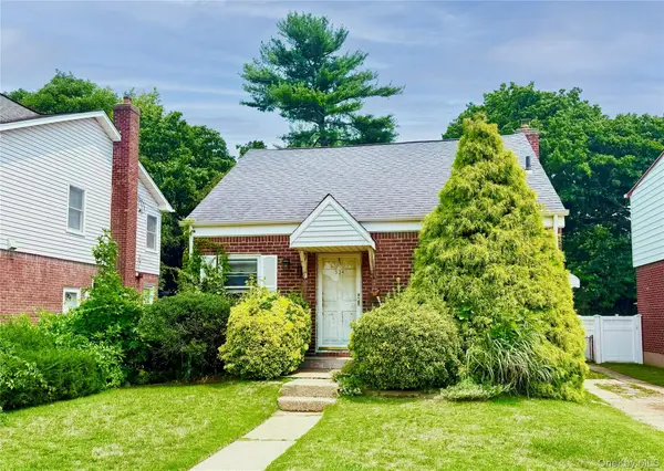 534 Sperry Boulevard, New Hyde Park, NY 11040