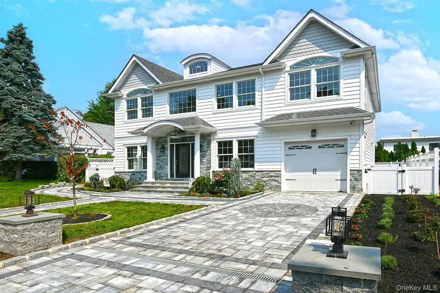 127 Vanderbilt Avenue, Manhasset, NY 11030 - #2