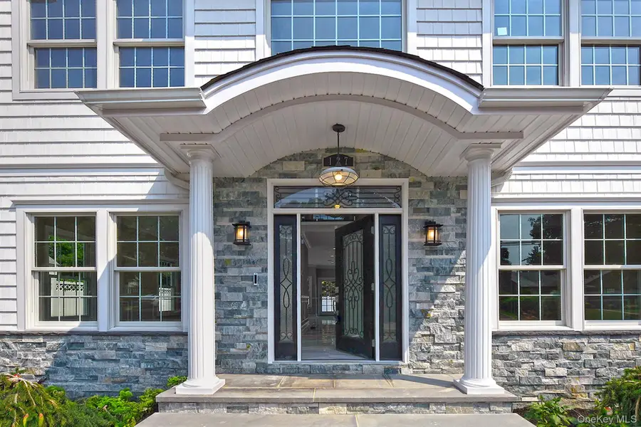 127 Vanderbilt Avenue, Manhasset, NY 11030 - #3