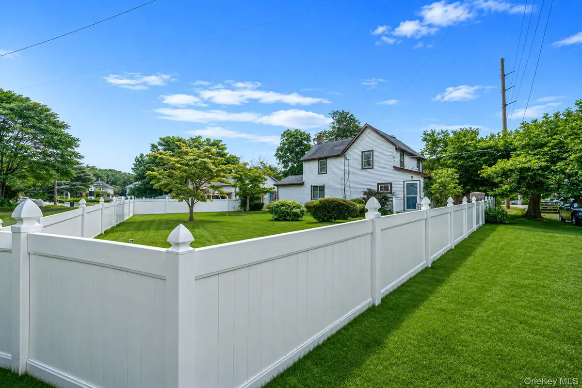 117 N Clinton Avenue, Bay Shore, NY 11706 - #1