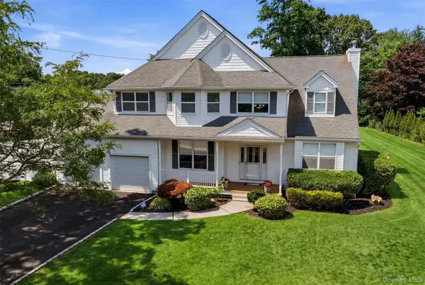 6 Poplar Lane, Commack, NY 11725