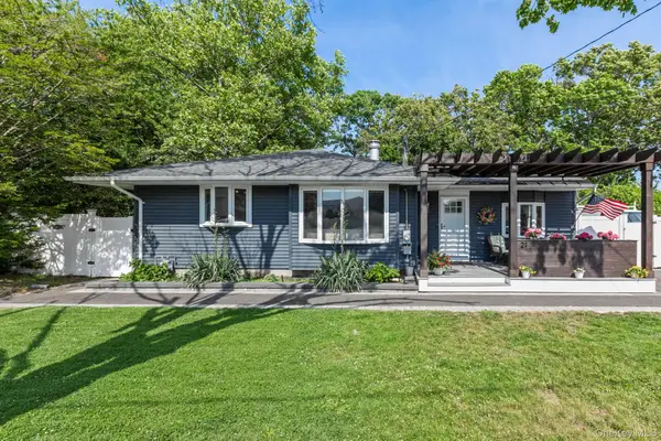 21 Choate Avenue, Selden, NY 11784