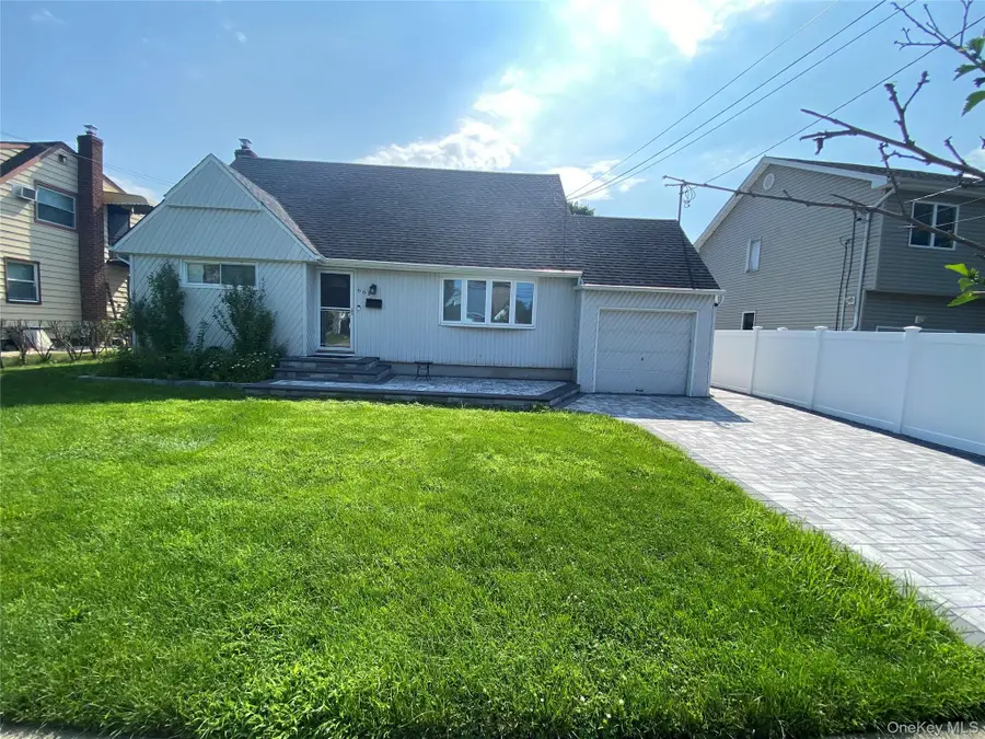 661 Tabor Place, East Meadow, NY 11554 - #2