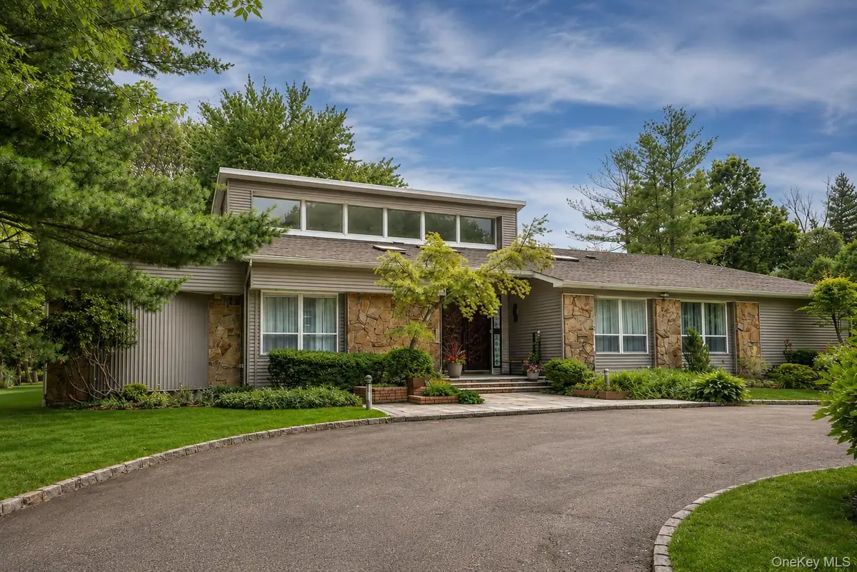 27 Windemere Way, Woodbury, NY 11797 - #1