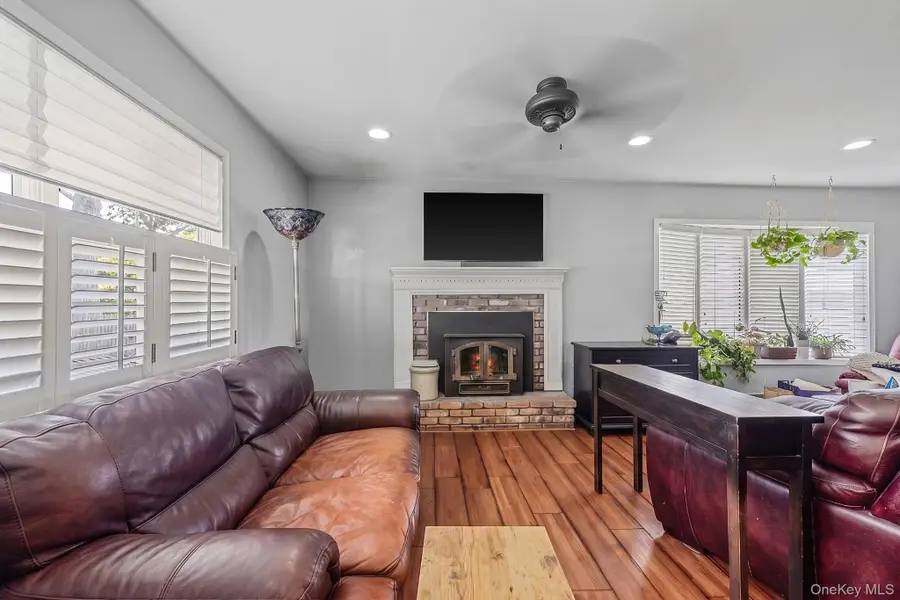 38 W 1st Street, Lake Ronkonkoma, NY 11779 - #3