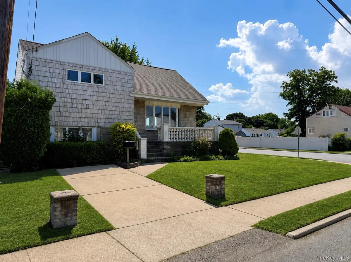 49 Noble Street, North Babylon, NY 11703 - #1