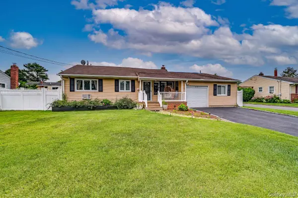 22 Dollard Drive, North Babylon, NY 11703