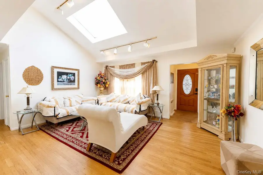 930 Balfour Street, Valley Stream, NY 11580 - #3