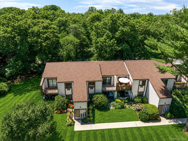 35 Richmond Boulevard #4B, Ronkonkoma, NY 11779