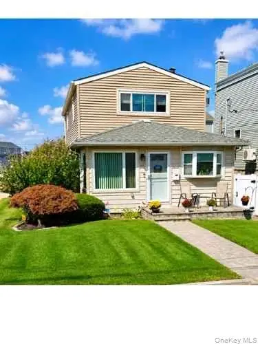 29 Milton Road, Babylon, NY 11702