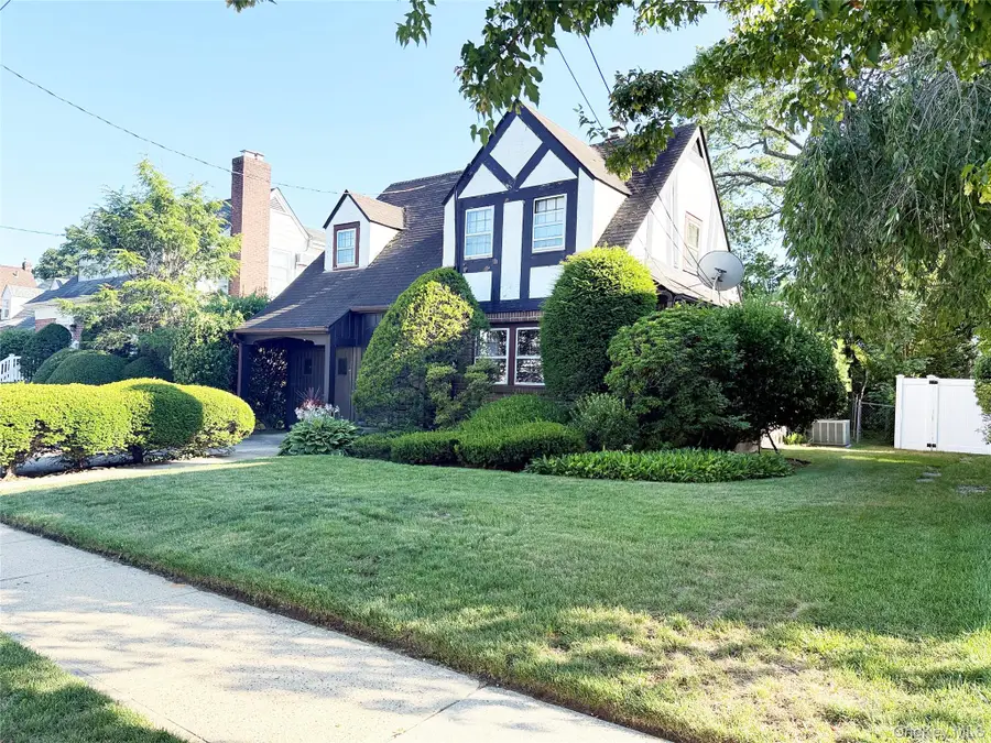 266 E Chester Street, Valley Stream, NY 11580 - #2