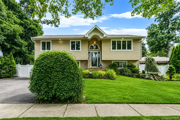12 Alice Lane, Commack, NY 11725