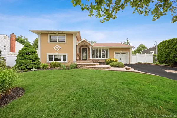 5 Delaware Avenue, Commack, NY 11725