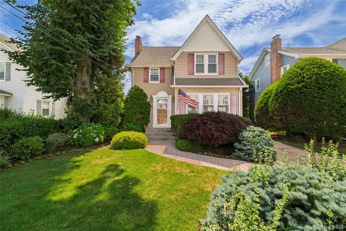 435 Morris Avenue, Rockville Centre, NY 11570 - #1
