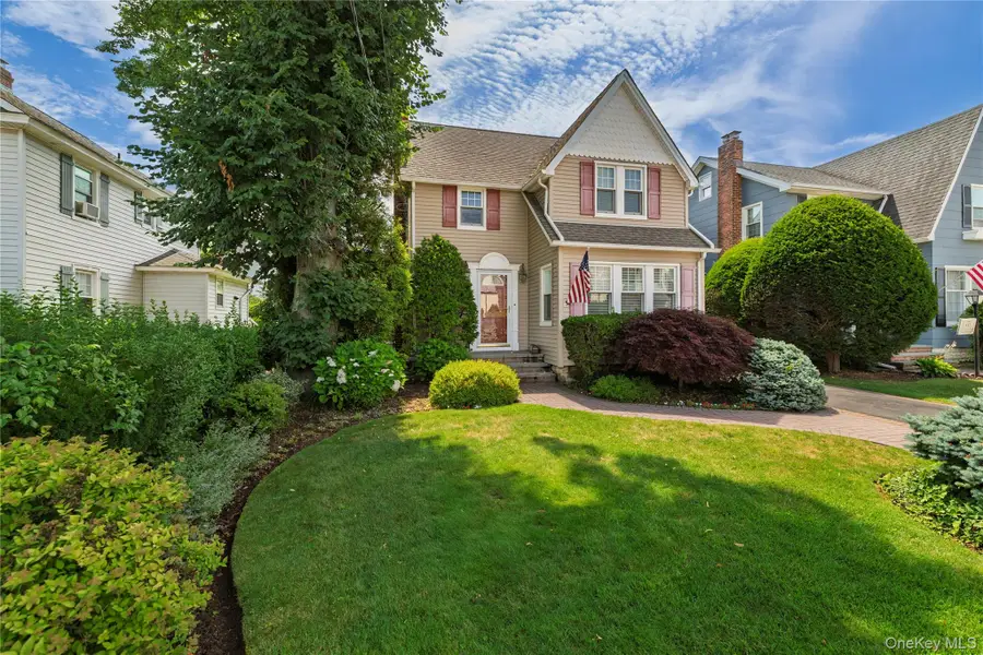 435 Morris Avenue, Rockville Centre, NY 11570 - #2