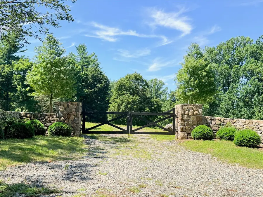 725 Croton Lake Road, Bedford Corners, NY 10549 - #2