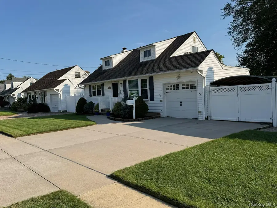 28 Central Avenue, North Babylon, NY 11703 - #2