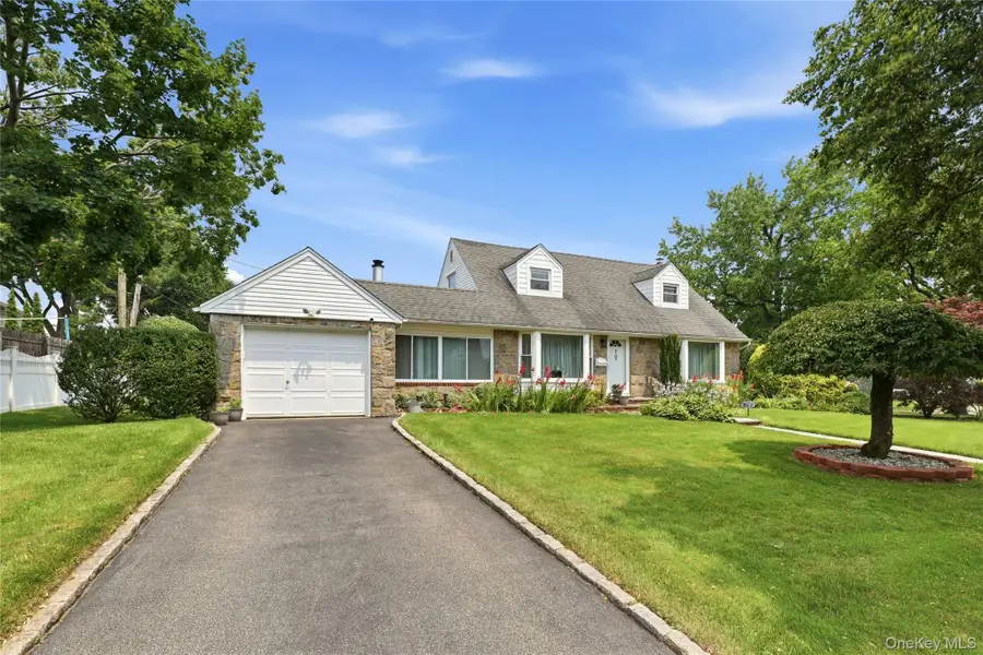 70 Birchwood Drive, New Hyde Park, NY 11040 - #2