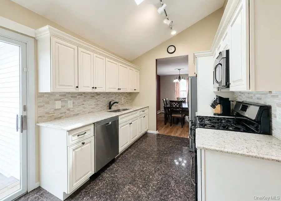 31 Westwood Drive, Shirley, NY 11967 - #2