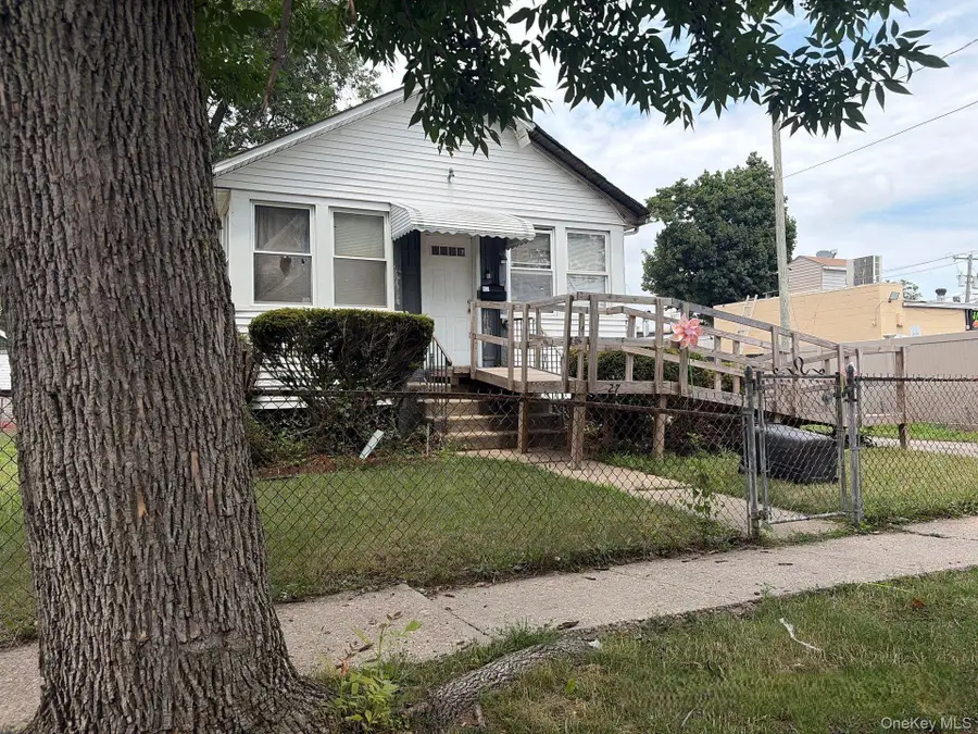 27 Midwood Street, Hempstead, NY 11550 - #3