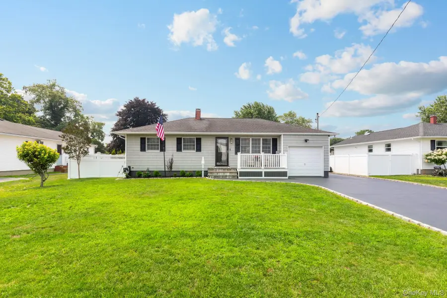 46 Andrea Lane, West Sayville, NY 11796 - #3