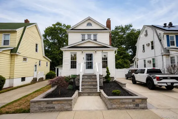 27 Avondale Street, Valley Stream, NY 11581