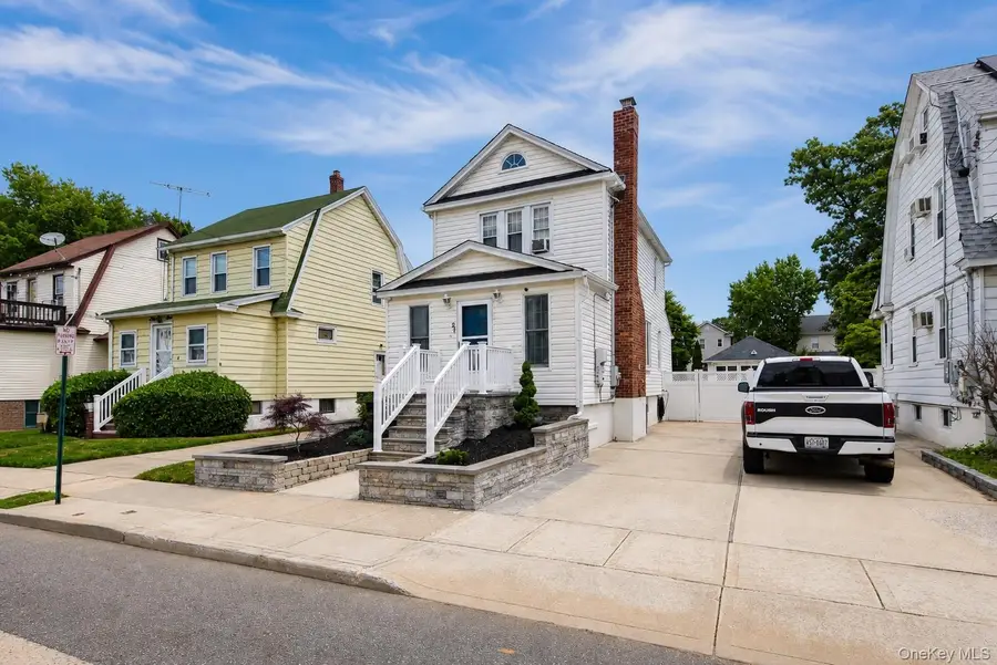 27 Avondale Street, Valley Stream, NY 11581 - #2