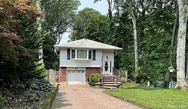 82 Sheppard Lane, Nesconset, NY 11767