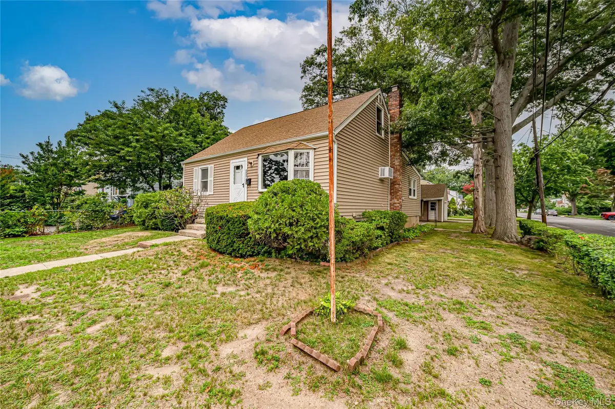 380 W Gates Avenue, Lindenhurst, NY 11757 - #1