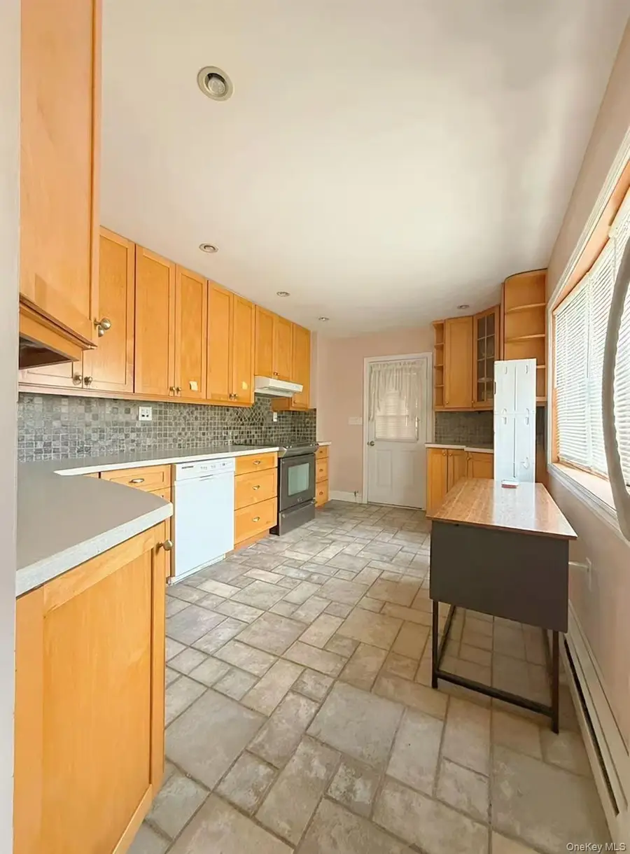 30 Book Lane, Levittown, NY 11756 - #2