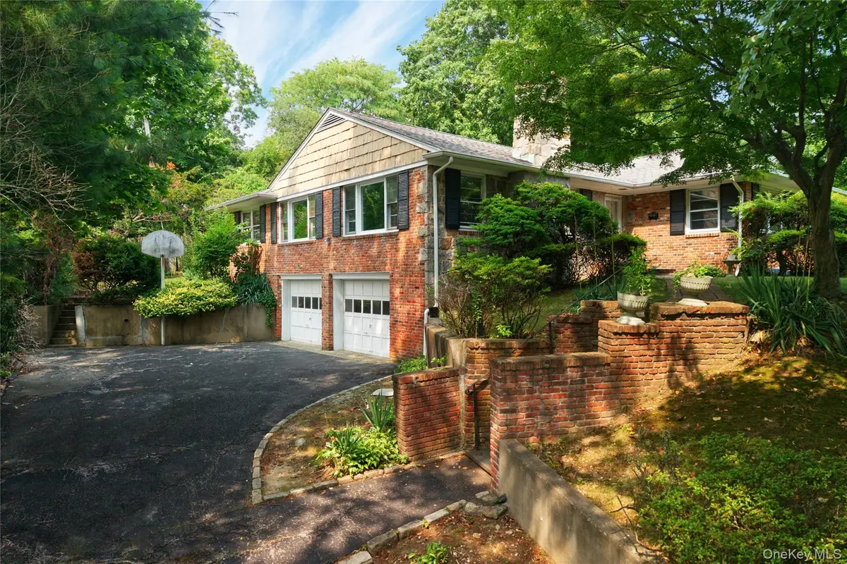 31 Orchard Farm Road, Port Washington, NY 11050 - #1