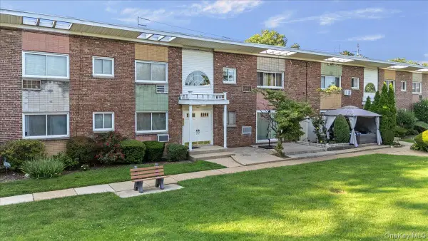 267 N Newbridge Road #2D, Levittown, NY 11756