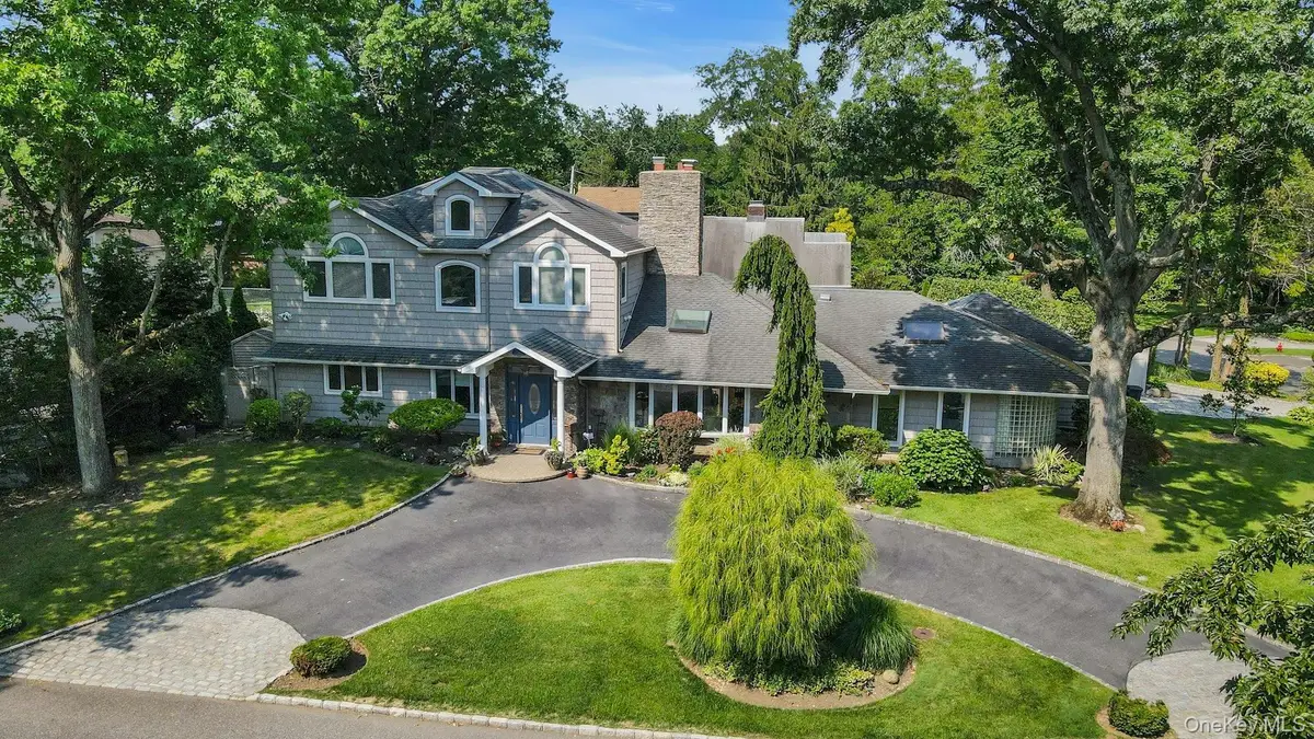 18 Regent Place, Roslyn, NY 11576 - #1