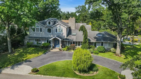 18 Regent Place, Roslyn, NY 11576