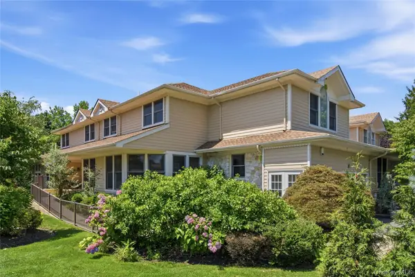323 Baltustrol Circle, Roslyn, NY 11576